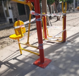 🛣️✅Trabajamos en la plaza del barrio Mercedes XIII donde instalamos Estaciones Saludables y realizamos el mantenimiento del sector