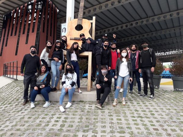 Calle Angosta recibió turistas y estudiantes de nuestra ciudad`🎶